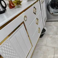 کنسول سفید با دو تا اینه