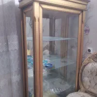 ویترین شیشه ایی و اینه دارایستاده