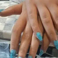 خدمات کاشت ناخن
