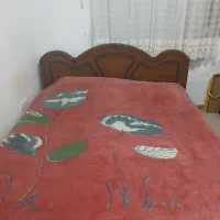 تخت دونفره و یک میز آرایش با آینه و یک پاتختی|تخت و سرویس خواب|بندر انزلی, تهران|دیوار