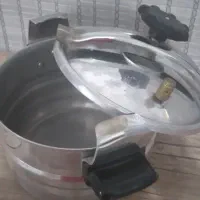 دیگ زودپز ۸لیتری۱۵۰۰۰۰۰