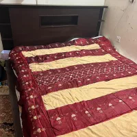 قیمت تخت 3 ملیون پانصد .قیمت میز سه ملیون پانصد