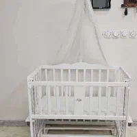 تخت گهواره ای کنار مادر