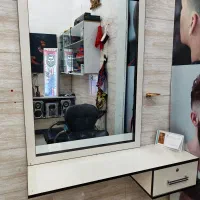 آینه و میزکار آرایشگری