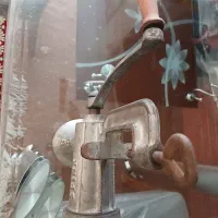 چرخ گوشت قدیمی دستی