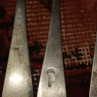 تعدادی قاشق چنگال ورشو قاجاری|ظروف سرو و پذیرایی|شیراز, شاهچراغ|دیوار