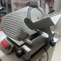 کالباس بر ترازو دار محک