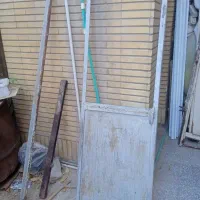 یک درب فلزی با چهارچوب و یک چهارچوب پنجره|مصالح و تجهیزات ساختمان|زاهدان, |دیوار