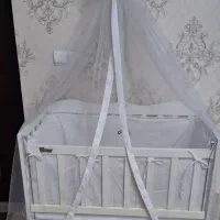 تخت کنار مادر