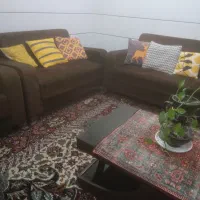 مبل ۷ نفره با میز وسط و سه عدد گل میز