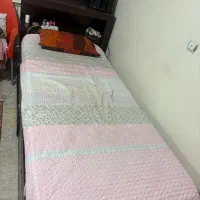 تخت و دراور اینه ای