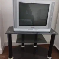 سلام یک عدد تلویزیون با زیر تلویزیون