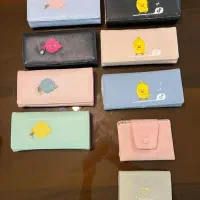 تعدادی کیف به فروش میرسد