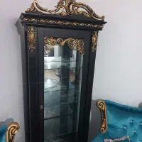 ویترین ۳طبقه و ساعت ایستاده