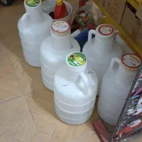 تعدادی دبه ی خیارشوری