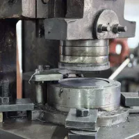تولید انواع قطعات فلزی و خدمات قالب سازی وجوشکاری