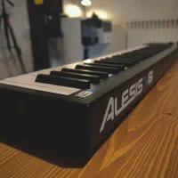 میدی کنترلر حرفهای با ۶۱ کلاویه فول سایز