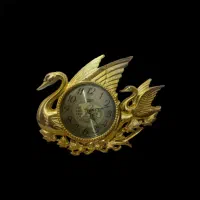 ساعت دیواری طلایی