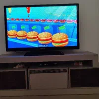 تلویزیون با میز