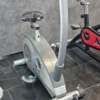 دوچرخه و دستگاه های بدنسازی