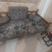 میز چوبی  با تشک و پشتی نو