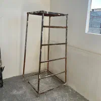 چهارپایه فلزی