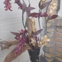 ۲ عدد گلدان و گل تزیینی