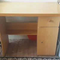 میز تحریر  و صندلی چرخ دار