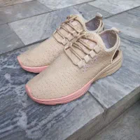 کتونی رنگ کِرم کاملا نو