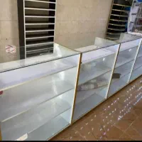 ۱عدد میز کامپیوتر ۳ عدد ویترین زمینی و دیواری کامل