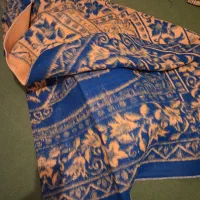 پتو خیلی قدیمی نو نو اصلا استفاده نشده یک نفره