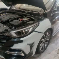 کارگر نقاش اتومبیل