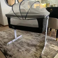 تخت کنار مادر