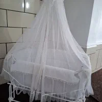 تخت گهواره ای کنار مادر