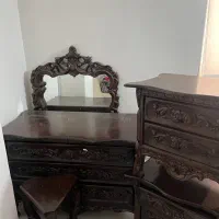 اینه و دراول و‌ دو عدد پاتختی