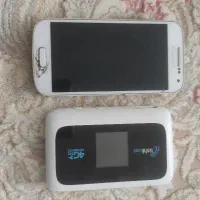 مودم جیبی همراه با گوشی اس4مینی هر دو روشن