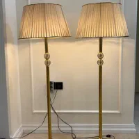 آباژور ایستاده