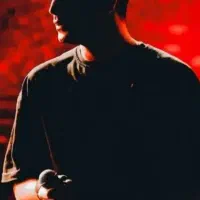 کنسرت محسن یگانه سه صندلی کنار همه