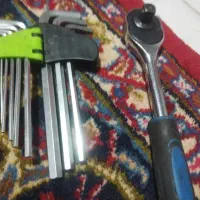 یک عدد دست بوگس جغجغه ای یک دست آچار آلن شیش گوش