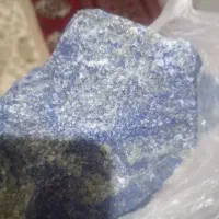 سنگ معدنی لاجوردوسنگ دیگه هم است