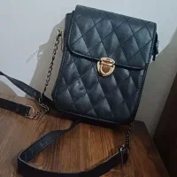 تعدادی کیف تازه|کیف، کفش، کمربند|میانه, |دیوار