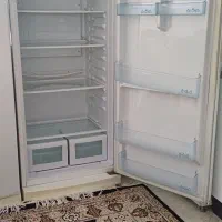 یک دستگاه یخچال و فریزر دوقلو بسیار تمیز