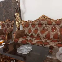 مبل سلطنتی در حد با میز نهارخوری