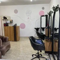 میز ناخن دونفره با فن آیینه و تخت مژه|آرایشگاه و سالنهای زیبایی|رشت, منظریه|دیوار