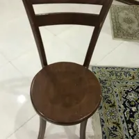 چهار عدد صندلی چوبی نیاز مند تعمیر