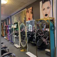 آینه قدی دفرمه پایه دار دیواری نوردار اینه کنسول|آینه|تهران, نعمت‌آباد|دیوار