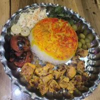 یک نیروی خانم برای نظافت کافه