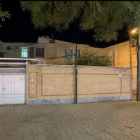منزل-فروشی-کلنگی-دو-نبش-بر-خیابان-22-بهمن-کاشان