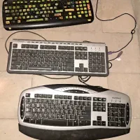 تعدادی کیبرد و موس و اسپیکر کامپیوتر