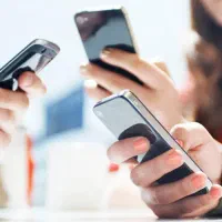 طراحی پوستر با موبایل